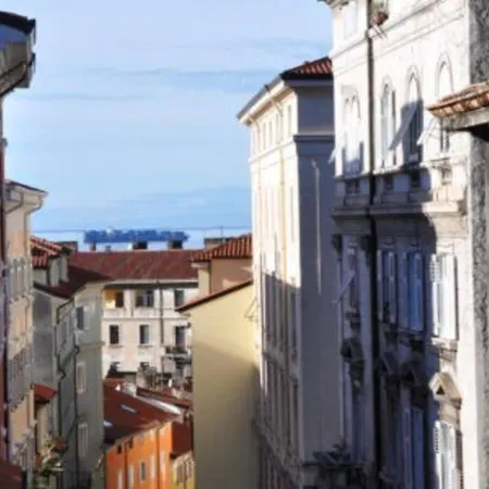 La Casa Di Iris San Giusto Flat * Trieszt